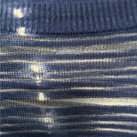 Ladies top size 1x no brand tag or size tag - Picture 4 of 5